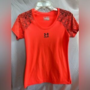 UA Women’s XS semi-fitted Women’s Melon Colored short sleeve shirt heatgear